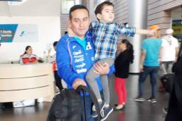 El entrenador de la Selección de Honduras, Jorge Jiménez, cuando arribó a San Pedro Sula tras el partido en Temuco, Chile. Foto DIEZ