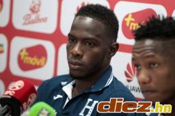 El capitán de la Selección de Honduras, Maynor Figueroa, cuando atendía a los medios de comunicación en el estadio Rommel Fernández. Foto Juan Salgado
