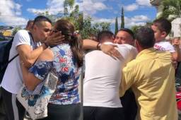 Roger Rojas sorprendió a sus padres este lunes. El atacante disfrutará de las fiestas de fin de año en familia antes de unirse al Deportes Tolima.