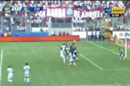 Esta es la jugada que los jugadores de Olimpia pidieron fuera de juego.