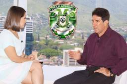 El entrenador del Marathón, Héctor Vargas, en plática con la periodista de GO TV, Jacky Redondo. Foto Ronal Aceituno