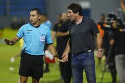 El entrenador del Marathón, Héctor Vargas, dispara contra el arbitraje y acusa al línea de dejar con vida al Real España para el juego de vuelta. Foto DIEZ