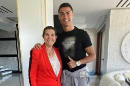 Dolores Aveiro y Cristiano Ronaldo durante las vacaciones del portugués en su país natal.