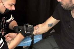 Aleix Vidal lucirá un nuevo tatuaje en el clásico ante el Real Madrid.