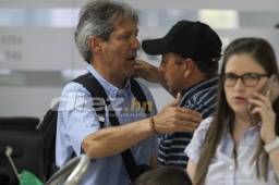 El entrenador colombiano dejó Honduras este viernes luego de haber renunciado a su cargo por fuertes críticas de su afición. FOTO Juan Salgado