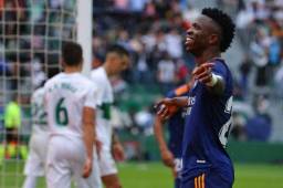 Un doblete de Vinicius impulsa al Real Madrid ante el Elche en la Liga de España.