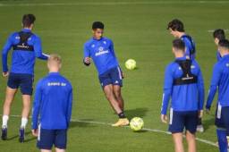 El delantero hondureño, Antony 'Choco' Lozano, se recuperó del problema físico y ya está al cien para el partido de este sábado frente al Sevilla. Foto cortesía