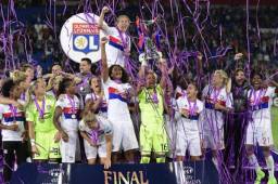 Las chicas del Olympique de Lyon festejaron la cuarta Champions tras vencer al PSG en la final en Cardiff ante 22.433 espectadores. Fotos AFP