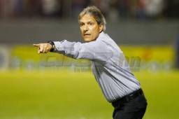 El técnico del Olimpia, Carlos Restrepo, salió contento por el rendimiento de su equipo tras la victoria sobre Real España.