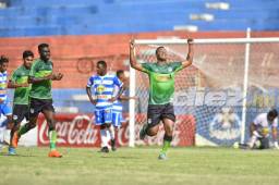 Juan Arizala fue el encargado de abrir la goleada del Atlético Pinares ante Victoria en La Ceiba.