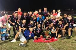 El Arsenal celebró el título logrado en la Liga Catracha de Miami 2018.