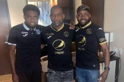 Cristopher, Pablo y Alexander Meléndez juntos durante su visita al hotel de concentración.