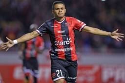 Roger Rojas se despachó un triplete en amistoso de Alajuelense contra Puntarenas.