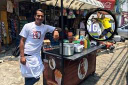 El delantero guatemalteco se gana la vida en estos meses vendiendo 'shuscos'. (FOTOS: Soy 502)