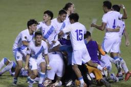 En una apoteósica tanda de penales, Guatemala se hizo gigante y clasificó al Mundial de Indonesia Sub-20 tras eliminar a México. FOTOS: Neptalí Romero
