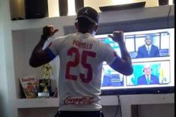 La polémica foto de Iván López con la camisa de Javier Portillo de Olimpia.