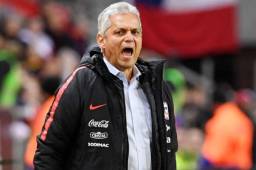 Reinaldo Rueda, entrenador de la Selección de Chile, lamentó que se haya cancelado el partido contra Perú por un tema político. Foto cortesía