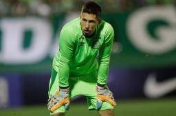 El centro hospitalario señaló que el portero brasileño continúa en la unidad de cuidados intensivos y con una 'evolución positiva' pese a lo crítico de la situación.