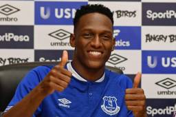 Yerry Mina no ha podido lucir su nueva camiseta en el fútbol inglés.
