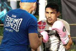 Teófimo López y su padre se han preparado fuertemente para derrotar a Lomachenko el 17 de octubre.