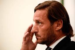 Totti laboraba como dirigente de la Roma, pero renunció ya que no lo tomaban en cuenta.