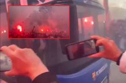 ¡Pensaron que era PSG! Aficionados del Barcelona se confunden y lanzan objetos al bus su propio equipo