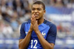 Mbappé durante un encuentro con la Selección de Francia.