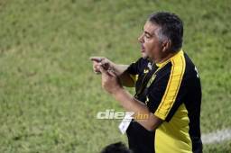 El uruguayo Ramiro Martínez debutó y ganó al frente del Real España. FOTO: Yoseph Amaya