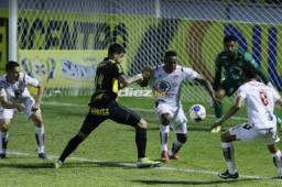 Ramiro Rocca no pudo aparecer en el juego frente al CDS Vida, no tuvo ninguna clara. FOTO: Neptalí Romero.