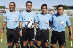 Los árbitros hondureños podrían ser contratados en México para ir a pitar ante la huelga de los silbantes aztecas en una crisis de la Liga MX. Foto DIEZ