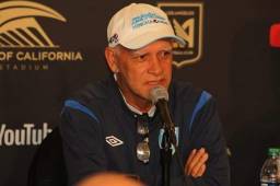 El técnico Walter Claverí dice que para que mejore la intensidad del futbolista de Guatemala deben cambiar las canchas de la liga chapina.