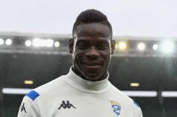 Mario Balotelli tiene solo 29 años de edad, por lo que le queda mucha carrera por delante, aunque no logra recuperar su nivel.