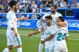 Los jugadores del Real Madrid festejando la anotación de Ceballos.