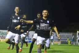 Franklin Morales lideró el triunfo de los escualos al anotar el gol que volvió a darles la ventaja a los progreseños. Foto: Moisés Valenzuela