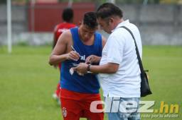 Aldo Oviedo hizo pretemporada con Real Sociedad y estaba listo para debutar, pero repentinamente abandonó el club. El jugador alegó problemas personales. Foto Javier Rosales