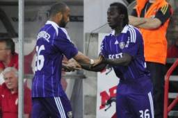 Víctor Bernárdez estuvo en el Anderlecht del 2009 al 2011, luego se fue a México y Nueva Zelanda.