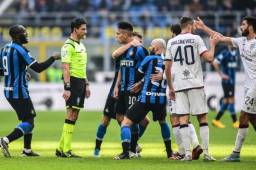 Lautaro Martínez miró la tarjeta roja luego del empate del Cagliari en la Serie A.