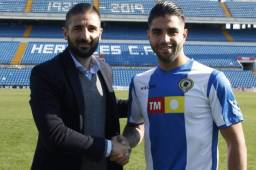 Jona cuando era presentado por el equipo Hércules en el estadio José Rico Pérez.