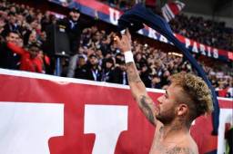 Ir a aplaudir a su afición tras los encuentros es uno de los requisitos del PSG para que el brasileño cobre un bonus por comportamiento.