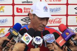 Pedro Troglio, entrenador del Olimpia habló sobre diversos tópicos y dejó claro que no hay división en el club, pregunta que le molestó. Fotos Ronal Aceituno