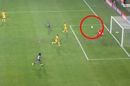 El gran susto que se llevó Nahuel Guzmán en los primeros minutos del partido.