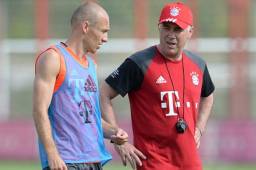 Robben junto a Ancelotti durante un entrenamiento del Bayern.