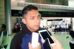 El hondureño Emilio Izaguirre llegó agotado tras el largo viaje desde Arabia Saudita y se mostró feliz de unirse a la Selección de Honduras. Foto cortesía Manuel Galicia