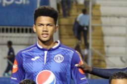 Jack Jean Baptiste enfundado en los colores del Motagua.