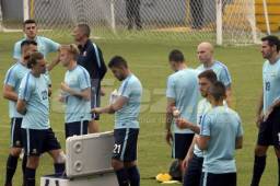Los australianos en su primer entrenamiento en terrotorio hondureño. El grupo se termina de completar esta noche. Fotos DIEZ, Amilcar Izaguirre