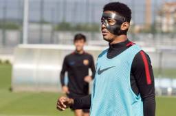 Choco Lozano puede jugar sus partidos con Barcelona B, pero debe utilizar una máscara en el rostro como protección.