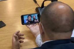 Ronaldinho y su hermano Roberto aceptaron la prisión domiciliaria que les otorgó el juez Gustavo Amarilla en un hotel de la capital paraguaya.