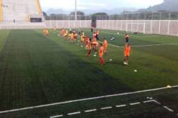 Jugadores de la UPN calentaron, pero al final el juego no se llevó a cabo en Choluteca.