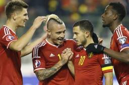 Nainggolan celebrando con Hazard en las eliminatorias rumbo a Rusia 2018.