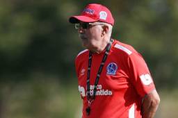 El entrenador Manuel Keosseián adelantó los cambios en la alineación de Olimpia para este domingo en el Nacional. Foto Ronal Aceituno